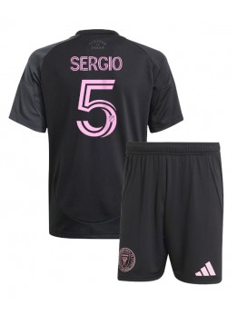 Otroški Nogometna dresi replika Inter Miami Sergio Busquets #5 Gostujoči 2025-26 Kratek rokav (+ hlače)